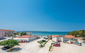 2 Bedroom Amazing Apartment In Povljana